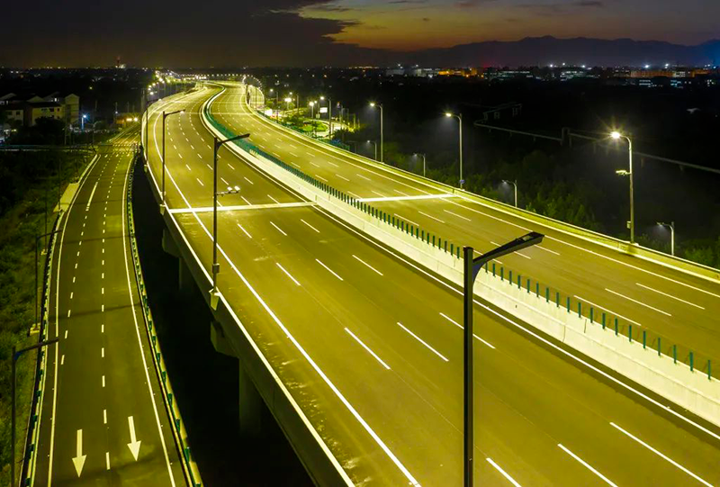 1732090634104954.png 【2024-11-19】全光譜數(shù)字城市照明系統(tǒng)賦能照明強(qiáng)國建設(shè)目標(biāo)深入推進(jìn)D.png